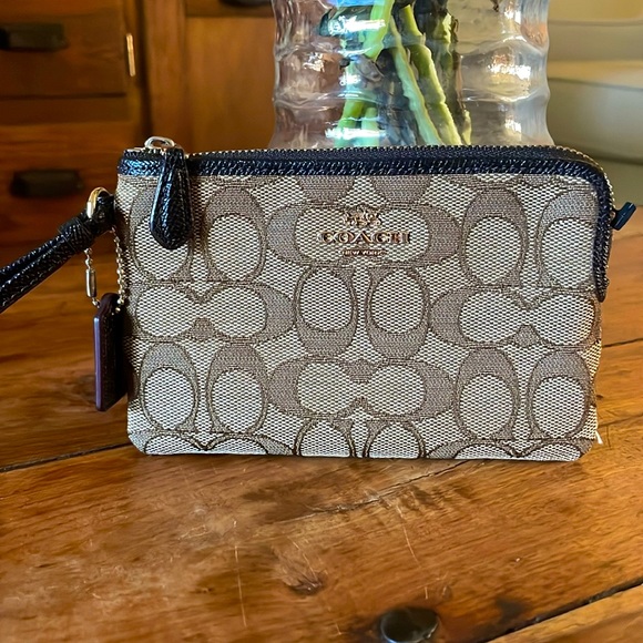 Coach Handbags - EUC Coach Signature Corner Zip Khaki Brown Jacquard Wristlet